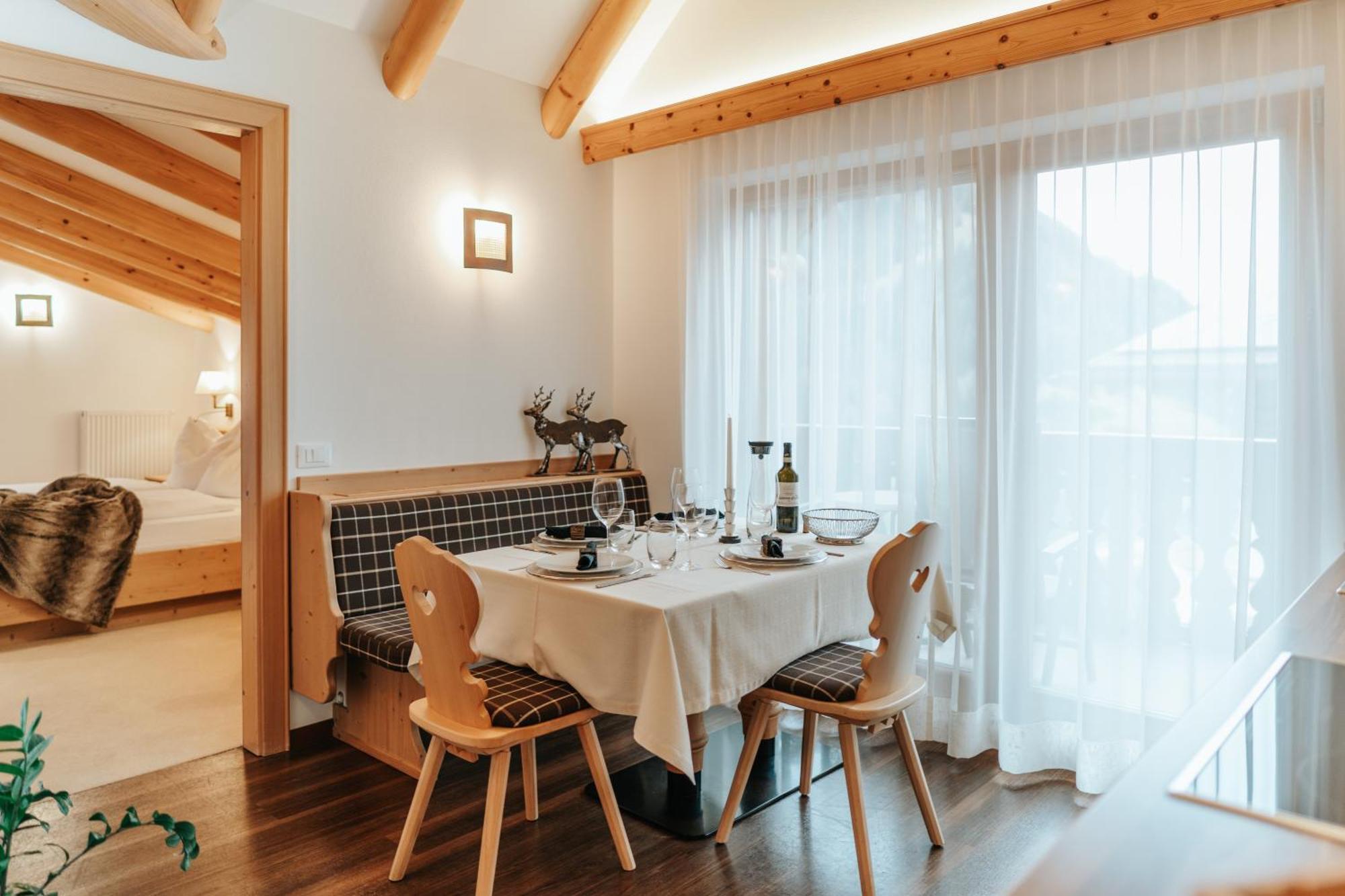 B&B Hotel Mirabel Ortisei Bilik gambar